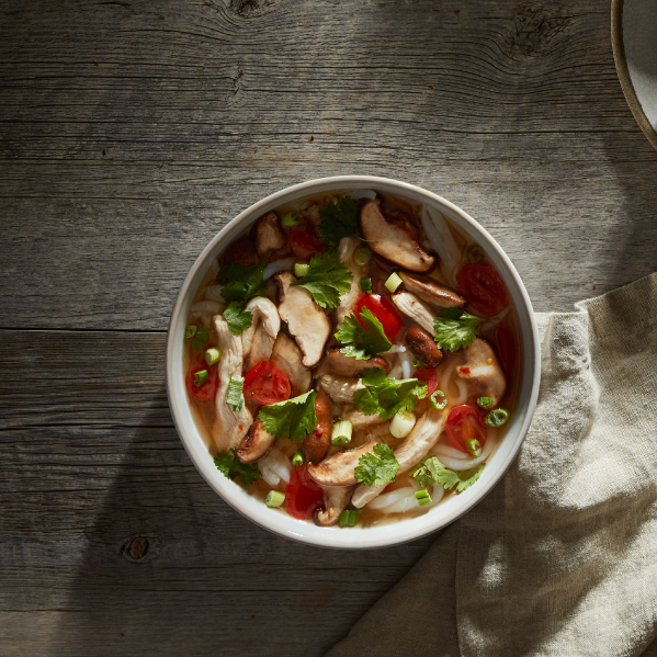 Sopa con fideos y pollo | P. F. Chang's