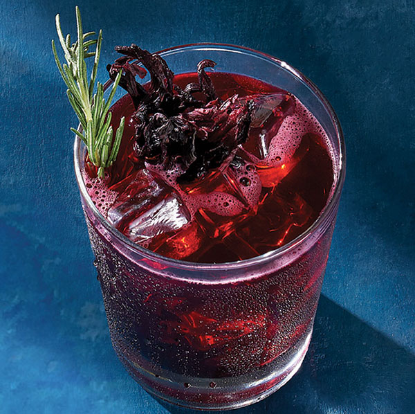 Bebida con mezcal y jamaica | P. F. Chang's
