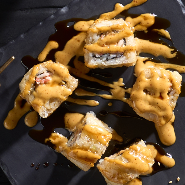 Sushi con salmón con salsa Tampico | P. F. Chang's